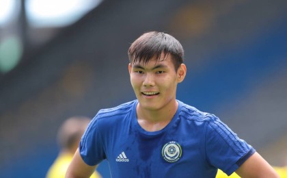 Орыс тілшілерімен аудармашы арқылы сөйлескен қазақ "Зенитке" ауыспақ (видео)