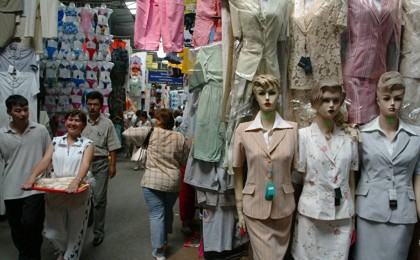 Алматының ірі базарында саудагерлер мен күзетшілер жұрттың зәресін ұшырды