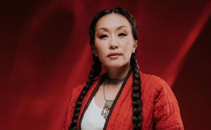 "Ата-ананы кінәлаудан аулақ бол": Дина Төлепберген кедей болудан ұялмауға үндеді