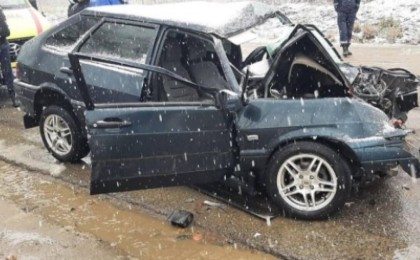 Алматыда жантүршігерлік жол апаты: Жеңіл көлік КамАЗ-ға соғылып, 2 адам қаза тапты