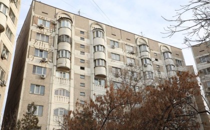 Анасы жаңа туған сәбиін төртінші қабаттың терезесінен лақтырып жіберген