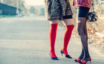 "Қаласаң — еркекпін, қаламасаң — әйелмін": Атырауда екі трансвестит жезөкше ұсталды