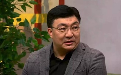 "Шешініп тастаудың қажеті жоқ": Тоқтар Серіков еліміздегі жас әншілерге ескерту жасады