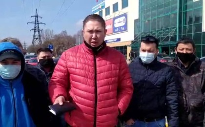 Алматыда "Яндекс.Такси" жүргізушілері ереуілге шықты