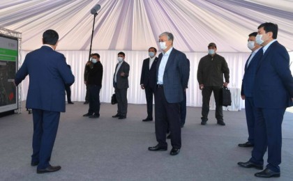 Тоқаев Ақмола облысындағы күн электр станциясын аралап көрді