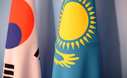 Кәріс жігітіне тұрмысқа шыққан қазақ қызы көптің қызу талқысына түсті (видео)