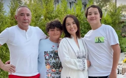 "Есікке қарап елеңдеймін": Ләйлә Сұлтанқызы жұбайының жүзкүндігіне орай естелік жазба жариялады (видео)