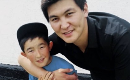 3 жыл үйімде тұрып, айтып отырған әңгімеңді естіп, ұялып отырмын". Жігер Ауыпбаев қойшы балаға ренішін білдірді