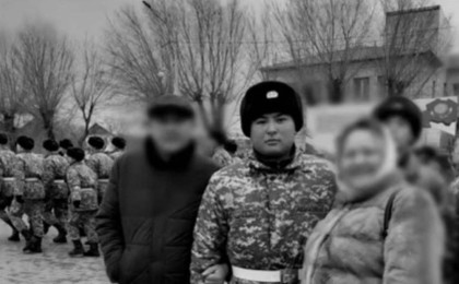 Аягөздегі сарбаздың өлімі: анасы Қорғаныс министрлігінің ресми мәліметіне сенбейді