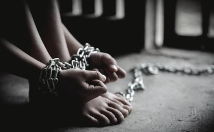 Өз қызын 20 жыл қамауда ұстаған әйел тұтқындалды