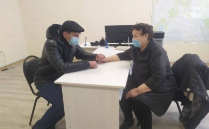 Ақтөбеде полицей қамқорлығына алған кейуананың туған ұлы бар екені анықталды