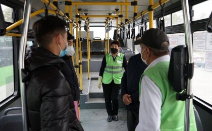 Алматыда қоғамдық көлікте маска тақпағандарға айыппұл салынады