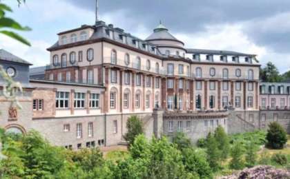 Назарбаевтар әулетінің Германияда зәулім сарайлары табылды