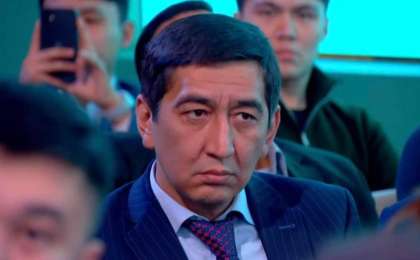 Ақын неге құбылды?