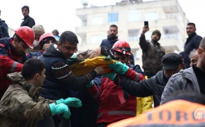 Түркияда жер сілкінісінен қаза тапқандар саны 1014 адамға жетті