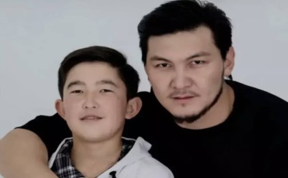 «Мінезі өзгере бастады»: Жігер Ауыпбаев қойшы баламен араласпай кеткенін айтты