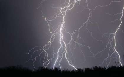 Ақмола облысында екі баланы найзағай соғып, біреуі көз жұмды