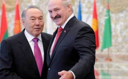 Лукашенко Назарбаевтың оны арақ ішуге мәжбүрлегенін айтты