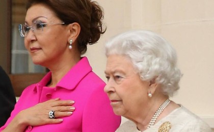 Заңсыз жиған ақшасын Британиядағы зәулім үйлерге салаған: БАҚ Назарбаева мен ұлының қымбат мүлкі туралы жазды