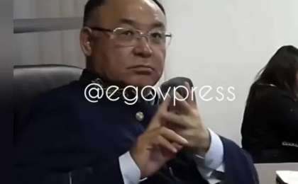 «Түрме ме, хэштег пе?»: Қазақстанда тағы бір судья сот отырысында «біртүрлі» ым танытты (ВИДЕО)