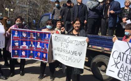 «Қазақ — құл емес!» деп ұрандатты митингке жиналғандар