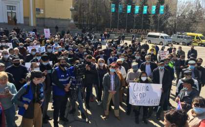 Алматыда митинг: Қазақстан жеріне Қытай зауыттарын кіргізбейміз!