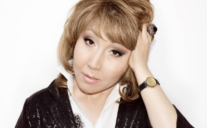 «Қалай ұялмайсыздар?!»: Әнші шұрық-тесік жолдар үшін Ақтөбе әкімдігін сынап тастады (ВИДЕО)