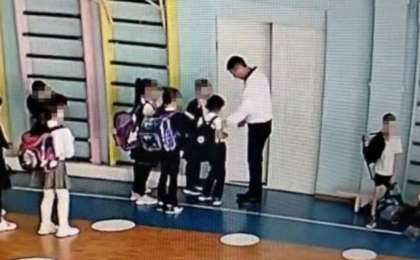 Астанада оқушыны итеріп жіберген дене шынықтыру мұғалімі жұмыстан қуылды