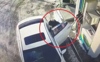 Әйел өзіне бензин шашып, өртеніп өлді (Видео)