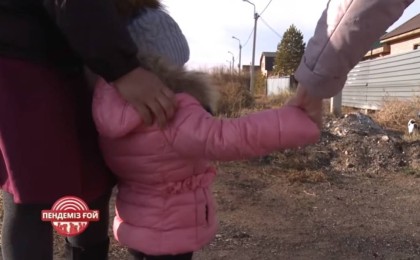 3 жасар қызды анасы қарызының орнына тастап кеткен (видео)