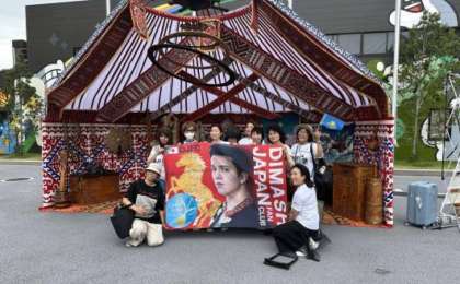 Осакада Димаш Құдайбергеннің жапондық жанкүйерлері Қазақстанның әнұранын орындады  