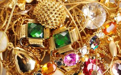 Домработница вынесла золото на миллион тенге из столичной квартиры