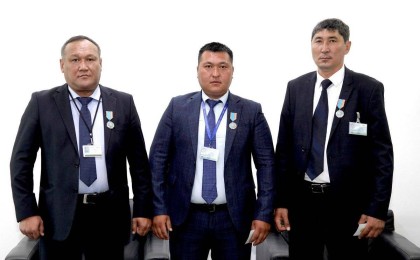 Bek Air ұшағының апатқа ұшырауы: Ішкі істер министрі әуежайдың үш қызметкерін марапаттады - Қазақстан жаңалықтары