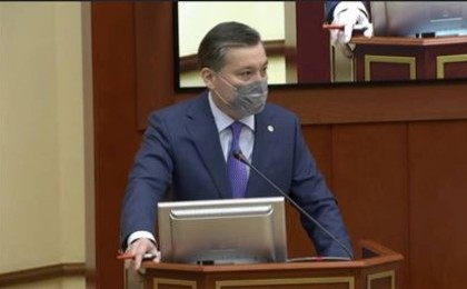 "Рұқсат болса орысша жауап берсем": Қазақ тілінде ойын анық жеткізе алмаған Экология министрі сынның астында қалды