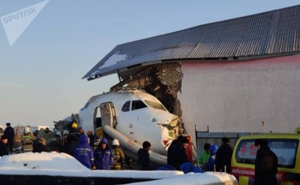 жолаушыларға көмектескен әуежайдың үш қызметкері марапатталды