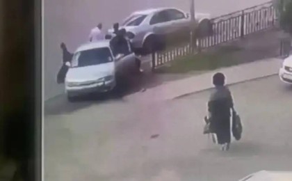 Жезқазғанда басқарудан шығып кеткен көлік бір топ адамды қағып кетті