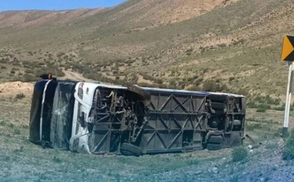 Алматы облысында 37 адам мінген туристік автобус аударылып, 13 адам зардап шекті