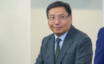 "Тиіспеңдерші маған": Досаевтың қашып бара жатқан видеосы тарады (ВИДЕО)