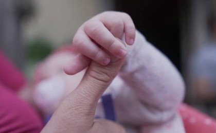 Тараздағы дәрігерлер сәбилер саудасымен айналысты деп күдіктелуде