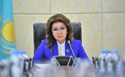 Жалтақтаған депутаттар мен төбе көрсетпеген Дариға