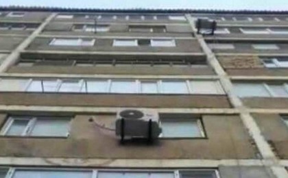 Ақтаулық азамат әйелінің көңілдесін төртінші қабаттан итеріп жіберді