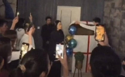 Әйеліне екінші күйеу сыйлаған қазақстандық желіде қызу талқыға түсті (видео)