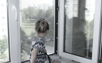 Қарағанды ​​облысында 4 жасар қыз терезеден құлап, мерт болды - Қазақстан жаңалықтары