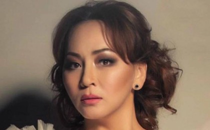 "Өлсеңіз, топырақ салуға келмеймін": Әнші Айгүл Иманбаева әкесінің жерлеуіне жете алмай қалғанын айтты