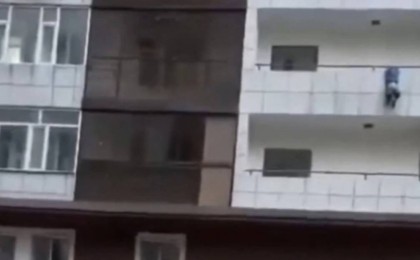 “ЖОО-дан тегін оқу грантын берейік” - Елордада мектеп оқушысы балконда ілініп тұрған баланы құтқарып қалды
