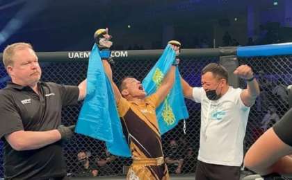 ММА әлеміндегі тарихи оқиға: Қазақстандық файтер үш дүркін әлем чемпионы атанды (фото, видео)