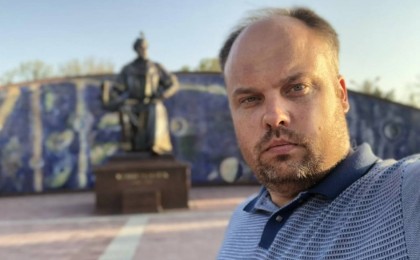 Максим Рожин: Неге біздің елде коммуникация мемлекеттік тілде жүрмейді?