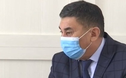 Жұмыс уақытында аңға шыққан шенеуніктің басы дауға қалды