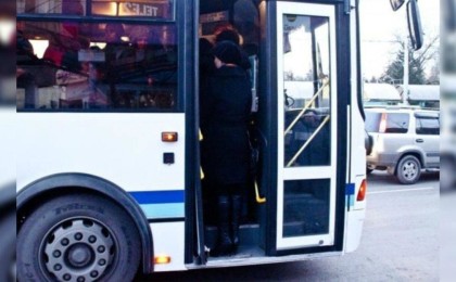 Ақтөбе облысында кондуктор автобустан құлап көз жұмды - Қазақстан жаңалықтары