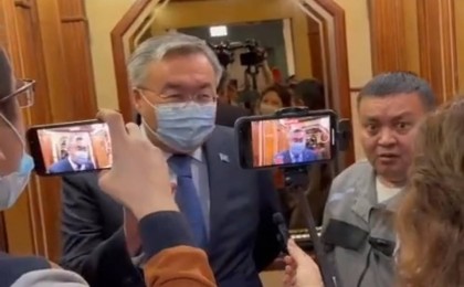 Министрмен бір лифтте болған жүк тасымалдаушы Қазнеттің жаңа жұлдызына айналды